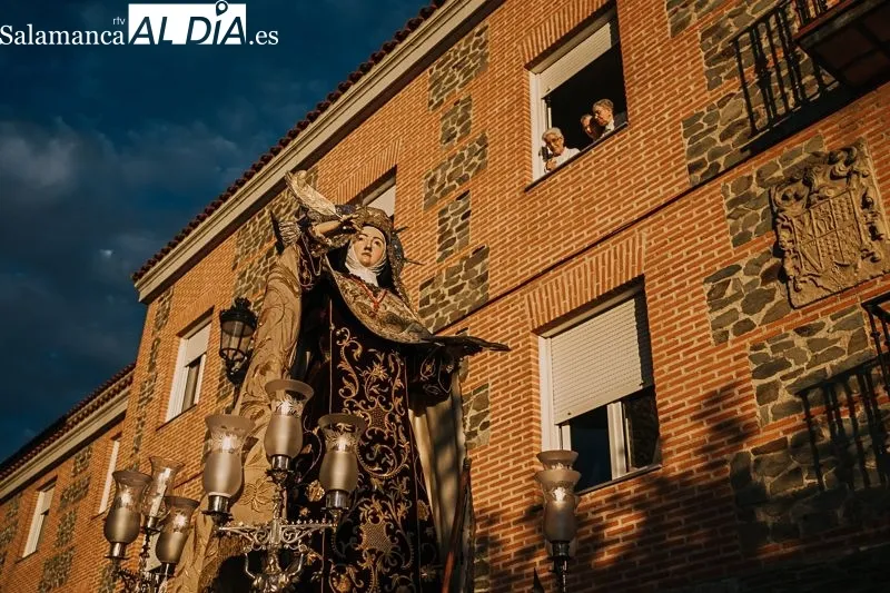Procesión de la imagen de Santa Teresa de Jesús y del Santo Brazo. Fotos: Rubén Vicente García