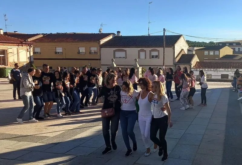 Foto 2 - Los quintos animan las fiestas de San Miguel en Galinduste