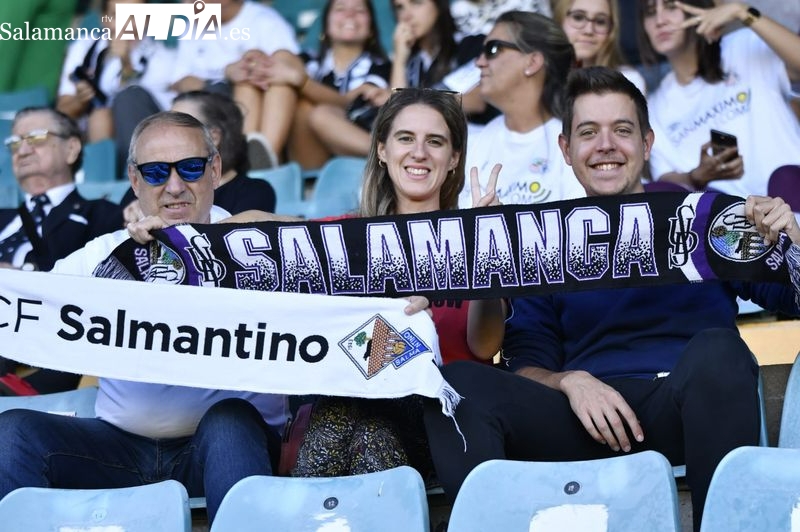 Foto 1 - La afición del Salamanca UDS vuelve a disfrutar en el Helmántico