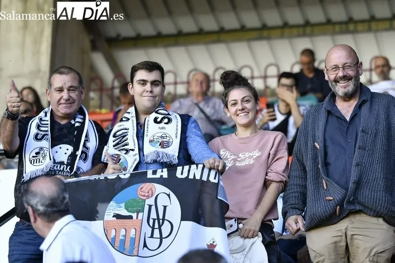 Foto 11 - La afici&oacute;n del Salamanca UDS vuelve a disfrutar en el Helm&aacute;ntico
