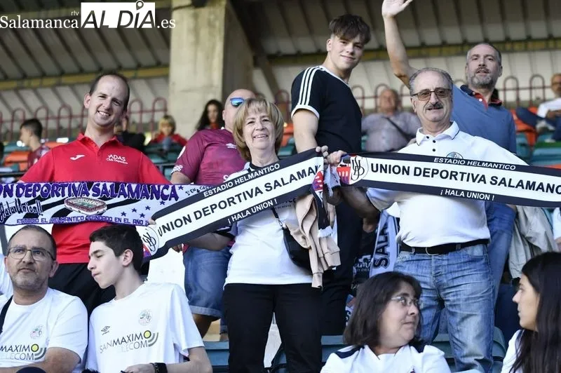 Foto 10 - La afici&oacute;n del Salamanca UDS vuelve a disfrutar en el Helm&aacute;ntico