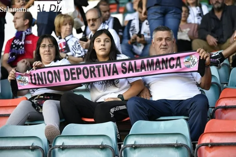 Foto 6 - La afici&oacute;n del Salamanca UDS vuelve a disfrutar en el Helm&aacute;ntico