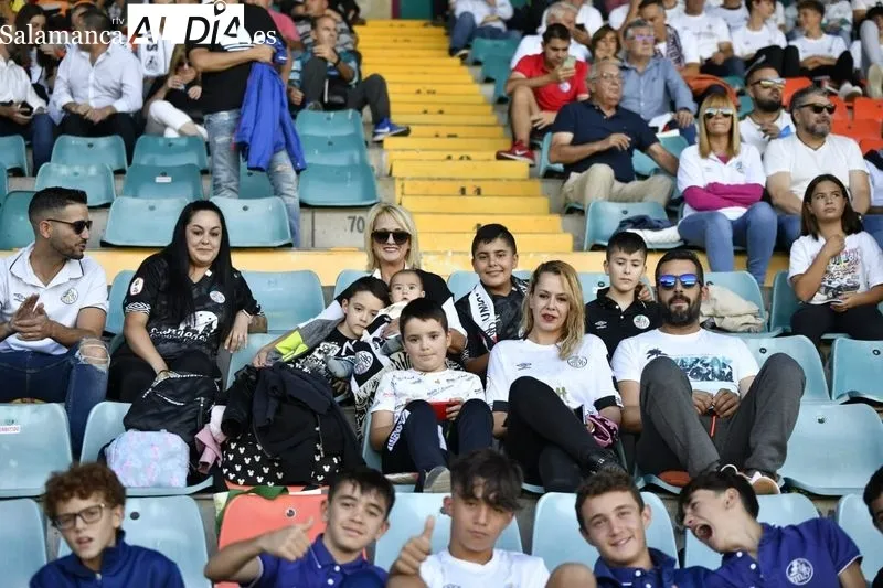 Foto 4 - La afici&oacute;n del Salamanca UDS vuelve a disfrutar en el Helm&aacute;ntico
