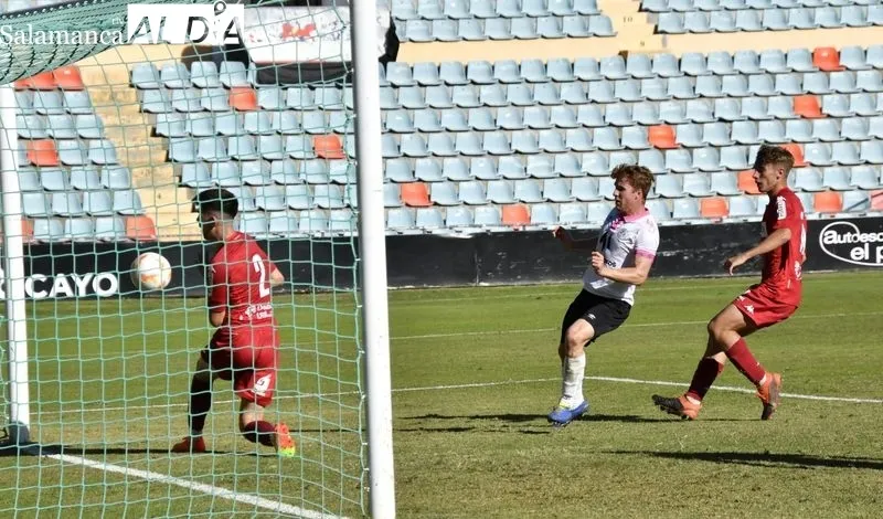 Foto 18 - 'Gabrigol' y Peli le ense&ntilde;an al Salamanca UDS el camino a seguir para el ascenso contra el J&uacute;piter (3-0)