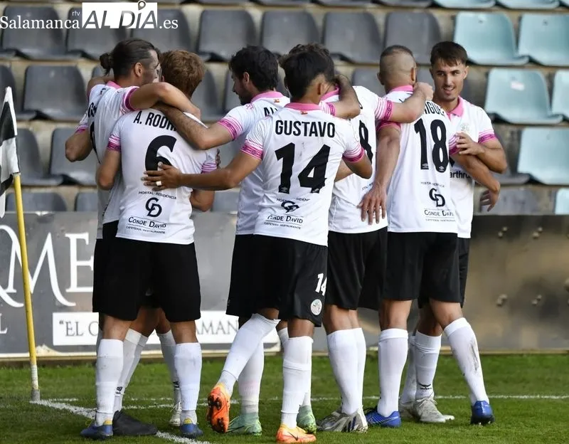 Foto 9 - 'Gabrigol' y Peli le ense&ntilde;an al Salamanca UDS el camino a seguir para el ascenso contra el J&uacute;piter (3-0)