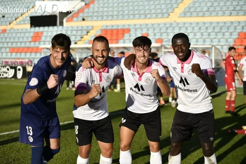 Foto 4 - 'Gabrigol' y Peli le ense&ntilde;an al Salamanca UDS el camino a seguir para el ascenso contra el J&uacute;piter (3-0)