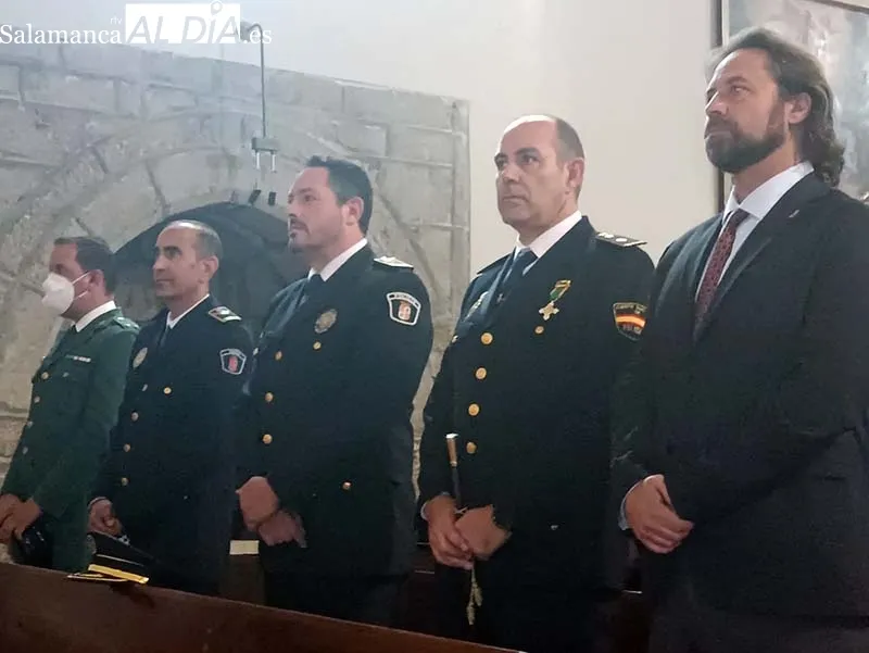 Foto 3 - La Polic&iacute;a Nacional de B&eacute;jar festeja a su patr&oacute;n