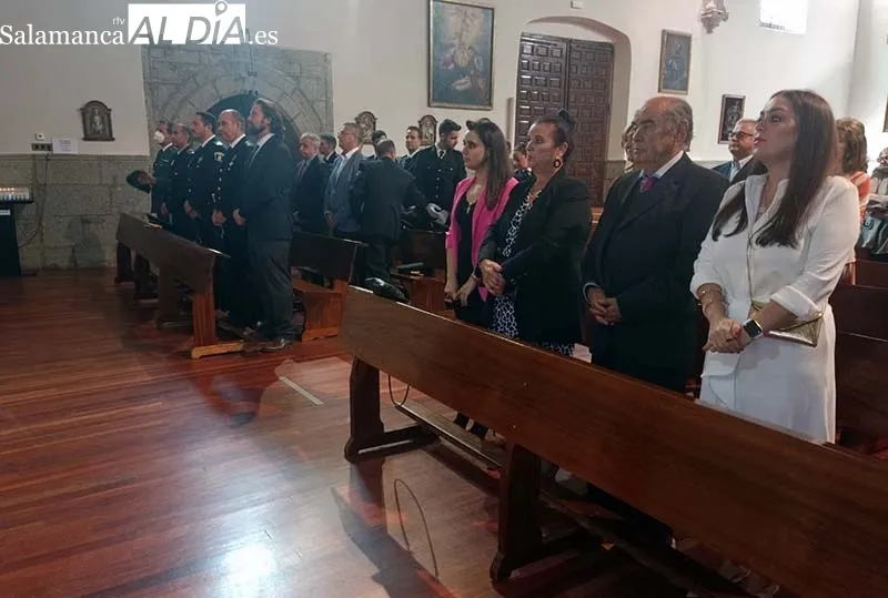 Foto 4 - La Polic&iacute;a Nacional de B&eacute;jar festeja a su patr&oacute;n