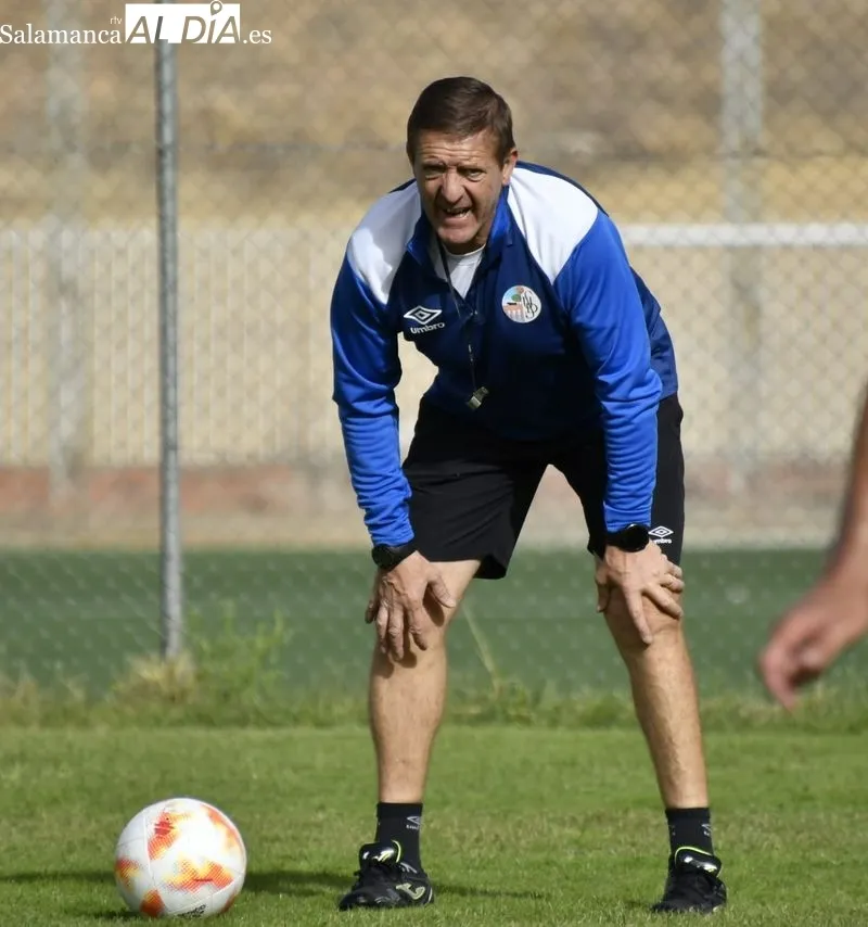 Foto 18 - Diego Benito se retira del entrenamiento del Salamanca UDS por unas molestias