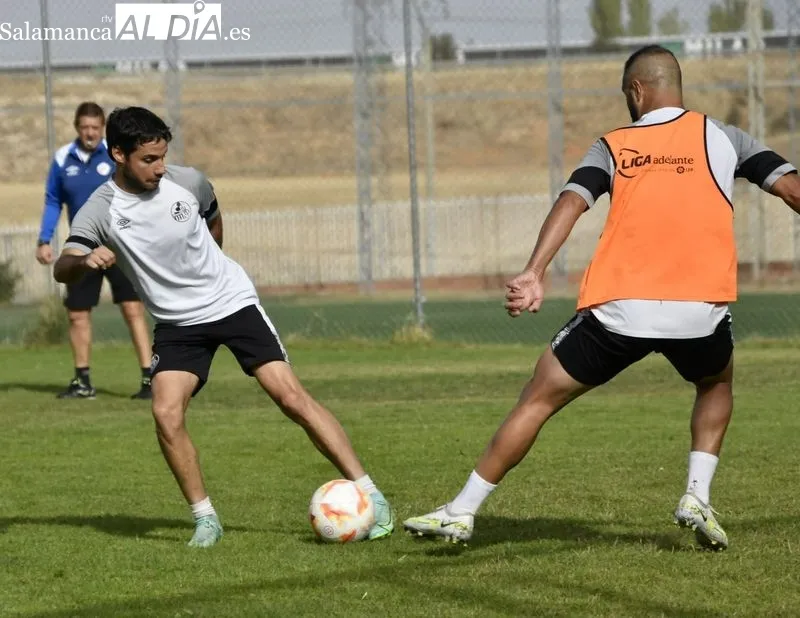 Foto 17 - Diego Benito se retira del entrenamiento del Salamanca UDS por unas molestias
