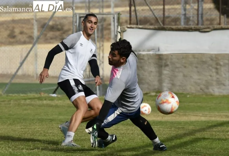 Foto 14 - Diego Benito se retira del entrenamiento del Salamanca UDS por unas molestias