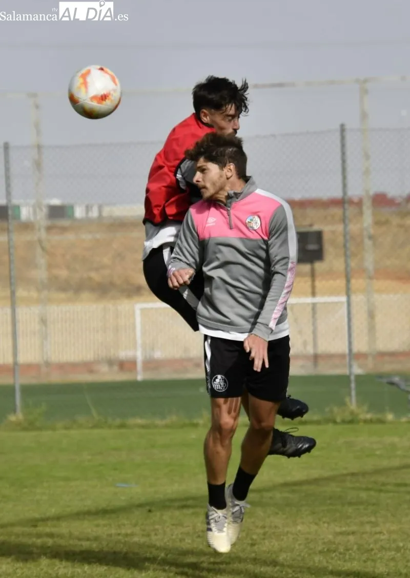 Foto 13 - Diego Benito se retira del entrenamiento del Salamanca UDS por unas molestias