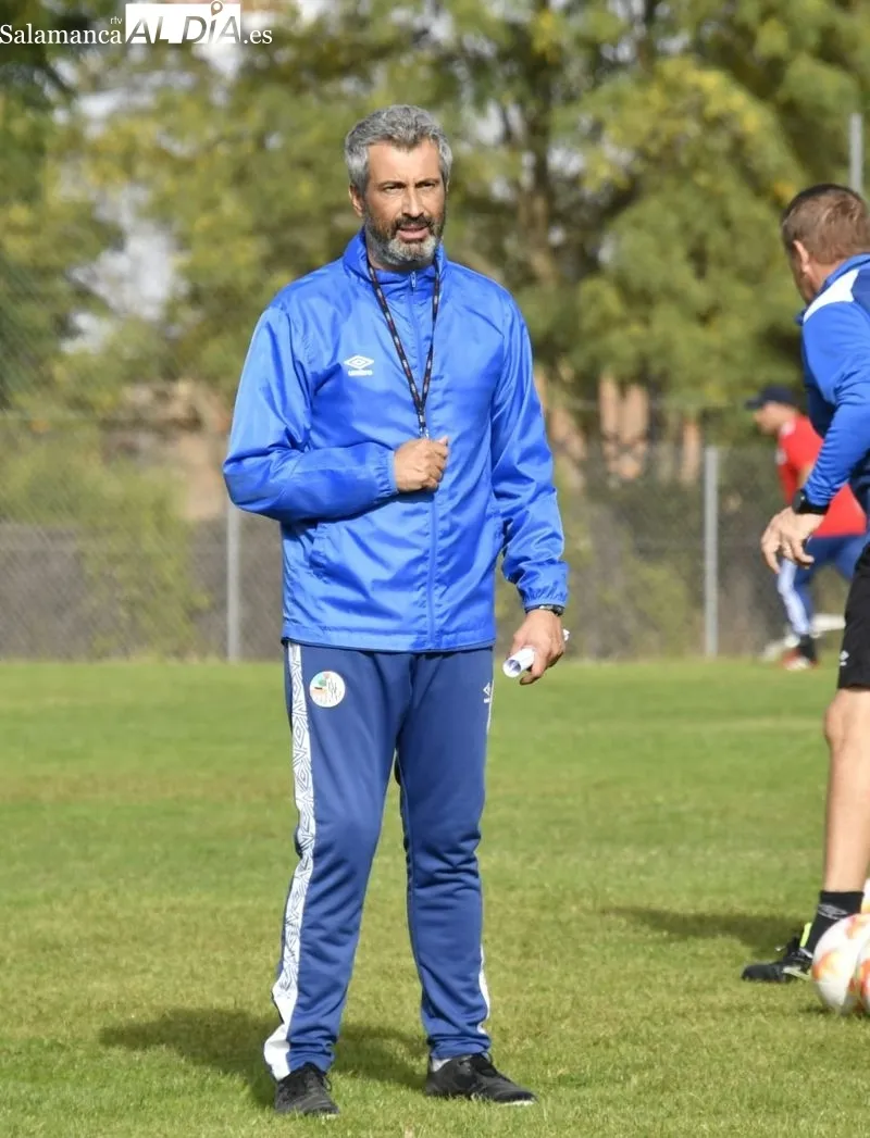Foto 12 - Diego Benito se retira del entrenamiento del Salamanca UDS por unas molestias