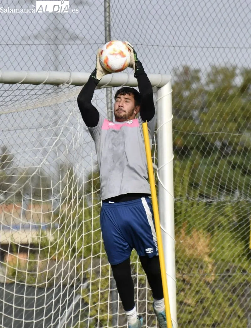 Foto 10 - Diego Benito se retira del entrenamiento del Salamanca UDS por unas molestias