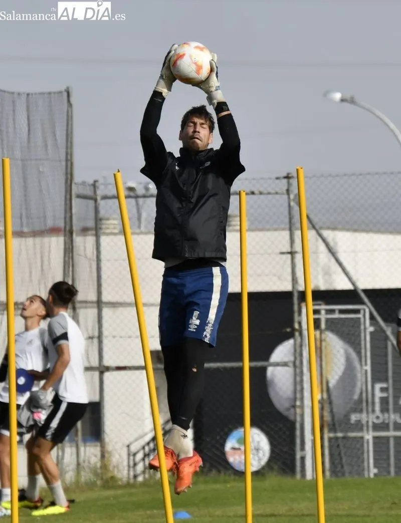 Foto 9 - Diego Benito se retira del entrenamiento del Salamanca UDS por unas molestias
