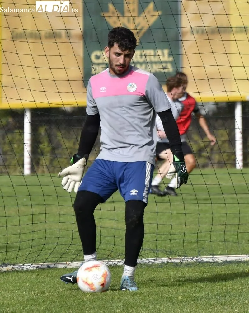 Foto 6 - Diego Benito se retira del entrenamiento del Salamanca UDS por unas molestias