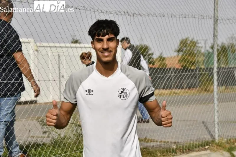 Foto 3 - Diego Benito se retira del entrenamiento del Salamanca UDS por unas molestias