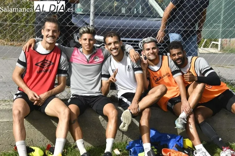 Foto 2 - Diego Benito se retira del entrenamiento del Salamanca UDS por unas molestias