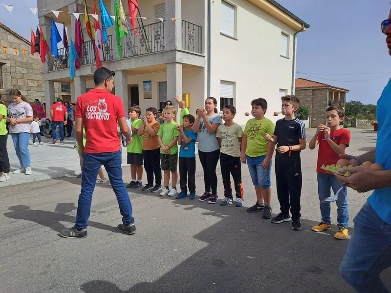 Foto 3 - En Valderrodrigo la fiesta de las Madrinas tambi&eacute;n es cosa de ni&ntilde;os