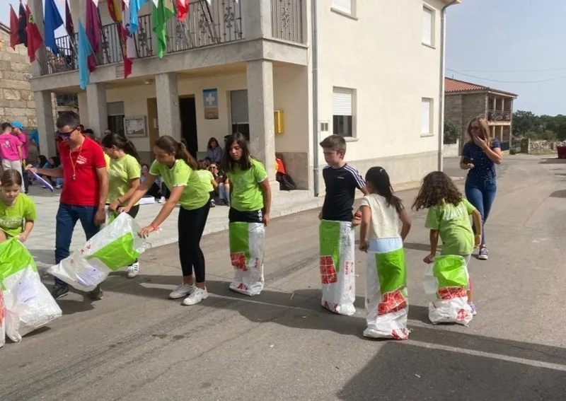 Foto 6 - En Valderrodrigo la fiesta de las Madrinas tambi&eacute;n es cosa de ni&ntilde;os