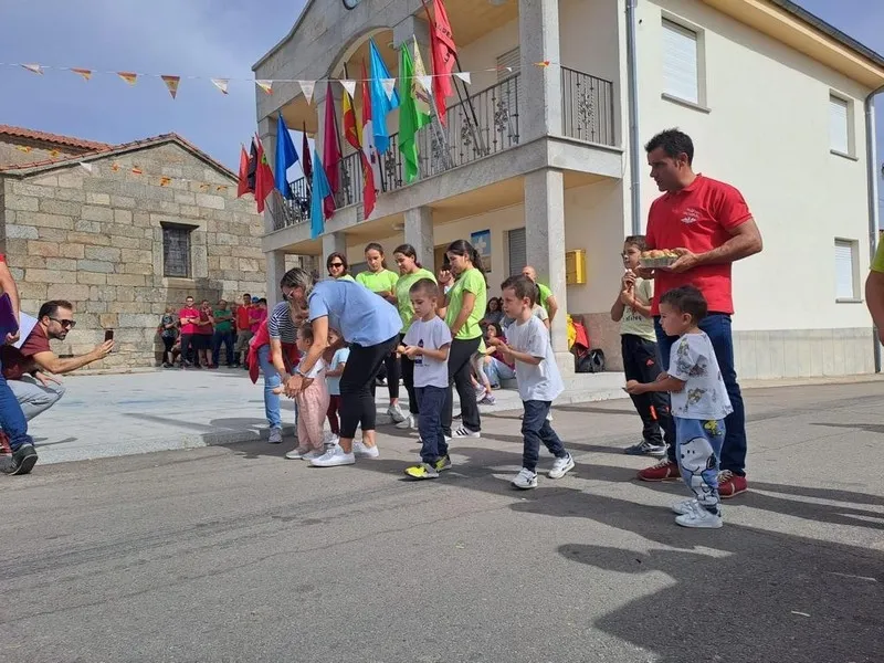 Foto 7 - En Valderrodrigo la fiesta de las Madrinas tambi&eacute;n es cosa de ni&ntilde;os