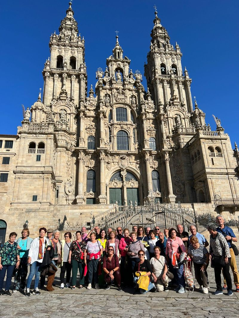 Foto 2 - El Club de Jubilados San José de Vitigudino realiza una excursión a Santiago de Compostela