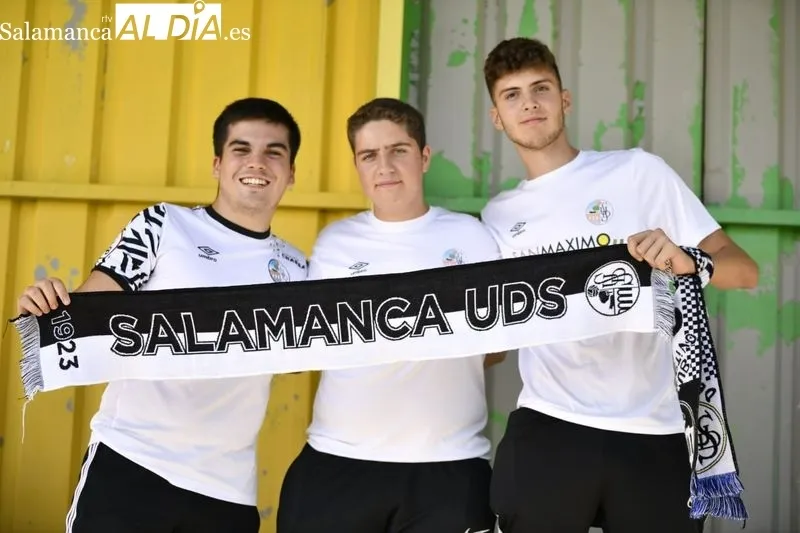 Foto 13 - La afici&oacute;n del Salamanca UDS arropa al equipo en una nueva salida
