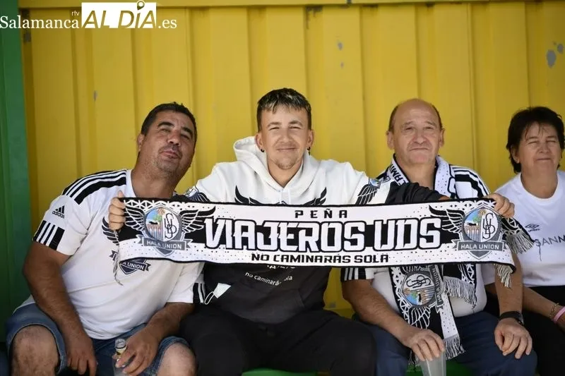 Foto 10 - La afici&oacute;n del Salamanca UDS arropa al equipo en una nueva salida