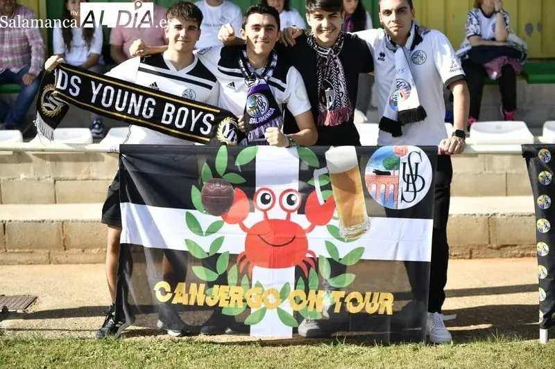 Foto 9 - La afici&oacute;n del Salamanca UDS arropa al equipo en una nueva salida