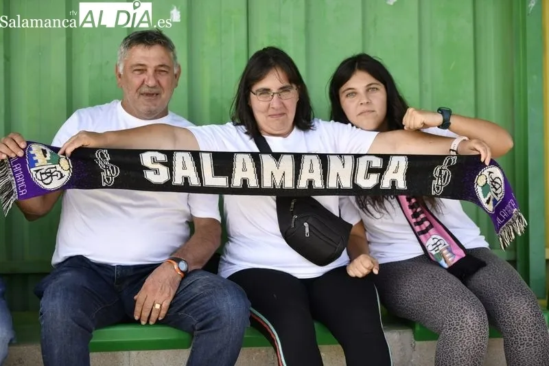 Foto 7 - La afici&oacute;n del Salamanca UDS arropa al equipo en una nueva salida