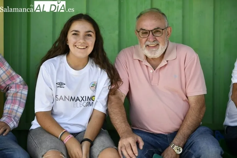 Foto 6 - La afici&oacute;n del Salamanca UDS arropa al equipo en una nueva salida