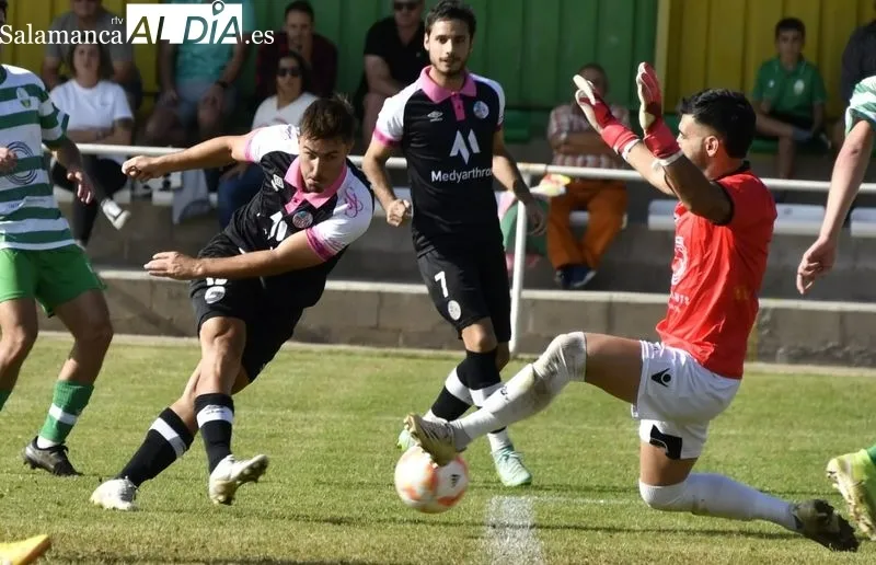 Foto 13 - El Salamanca UDS acaba desquiciado en Los Dominicos y sufre su primera derrota (2-0)