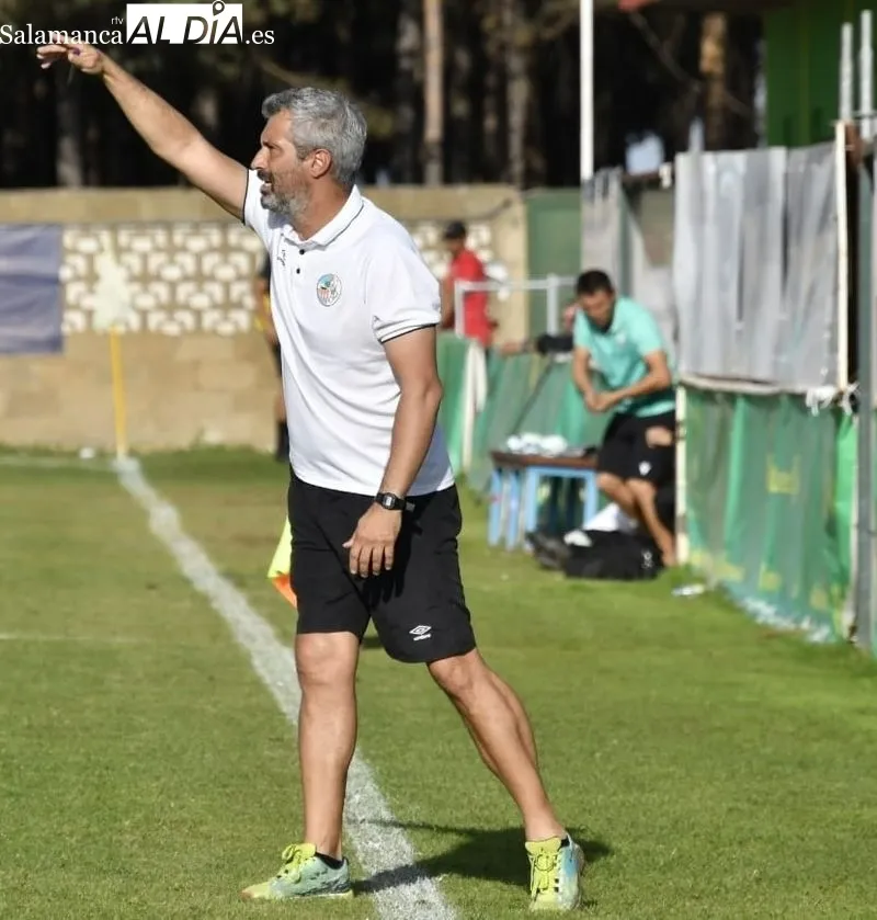 Foto 12 - El Salamanca UDS acaba desquiciado en Los Dominicos y sufre su primera derrota (2-0)