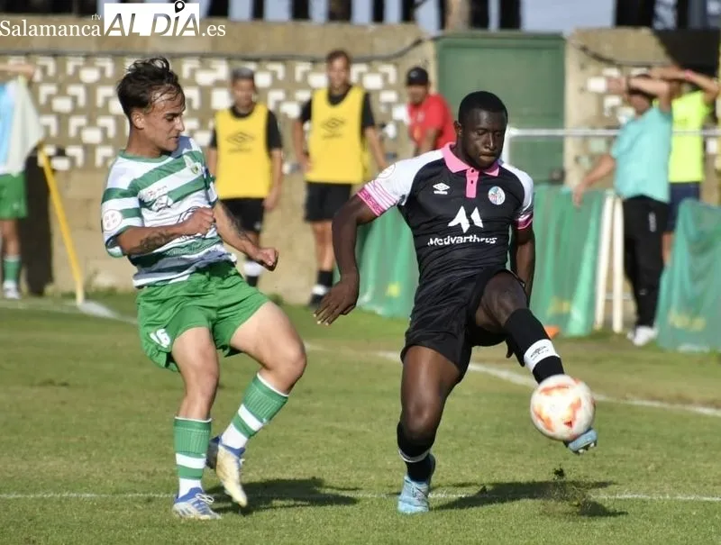 Foto 4 - El Salamanca UDS acaba desquiciado en Los Dominicos y sufre su primera derrota (2-0)