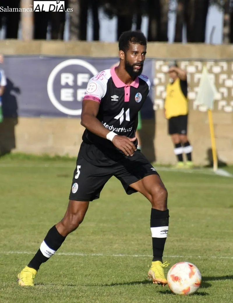 Foto 7 - El Salamanca UDS acaba desquiciado en Los Dominicos y sufre su primera derrota (2-0)