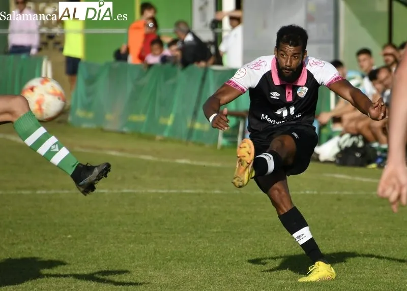 Foto 8 - El Salamanca UDS acaba desquiciado en Los Dominicos y sufre su primera derrota (2-0)