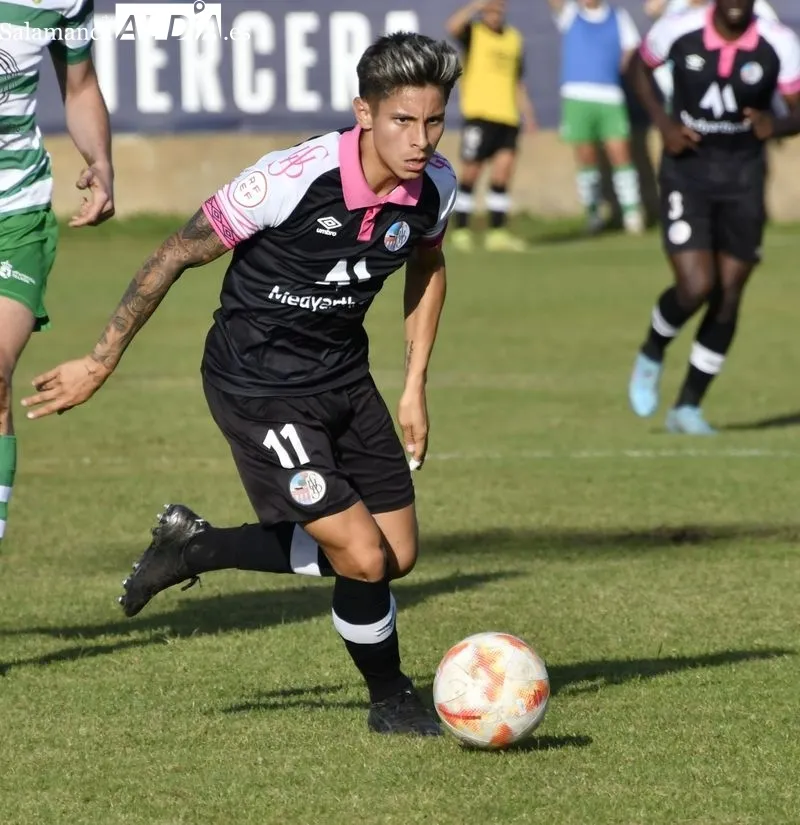 Foto 9 - El Salamanca UDS acaba desquiciado en Los Dominicos y sufre su primera derrota (2-0)