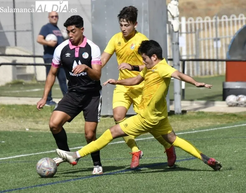 Foto 9 - Los alrededores del Helm&aacute;ntico centran la atenci&oacute;n en la Regional: el derbi Ribert - Pe&ntilde;aranda, el filial del Salamanca UDS...