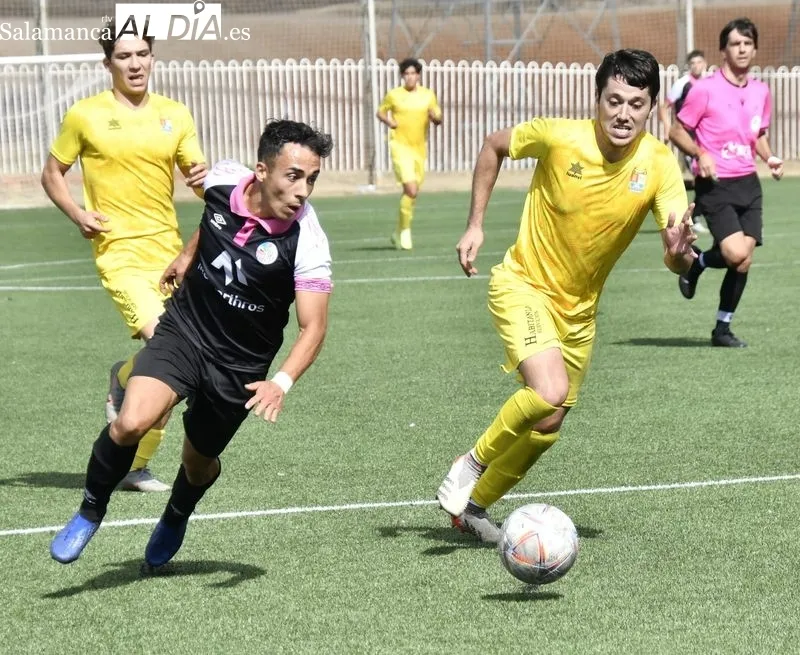 Foto 4 - Los alrededores del Helm&aacute;ntico centran la atenci&oacute;n en la Regional: el derbi Ribert - Pe&ntilde;aranda, el filial del Salamanca UDS...