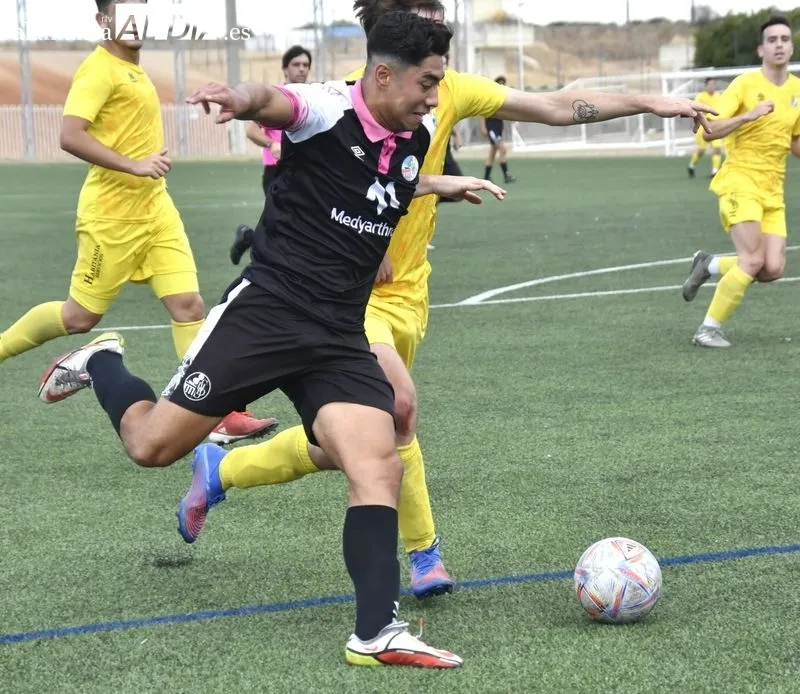 Foto 2 - Los alrededores del Helm&aacute;ntico centran la atenci&oacute;n en la Regional: el derbi Ribert - Pe&ntilde;aranda, el filial del Salamanca UDS...