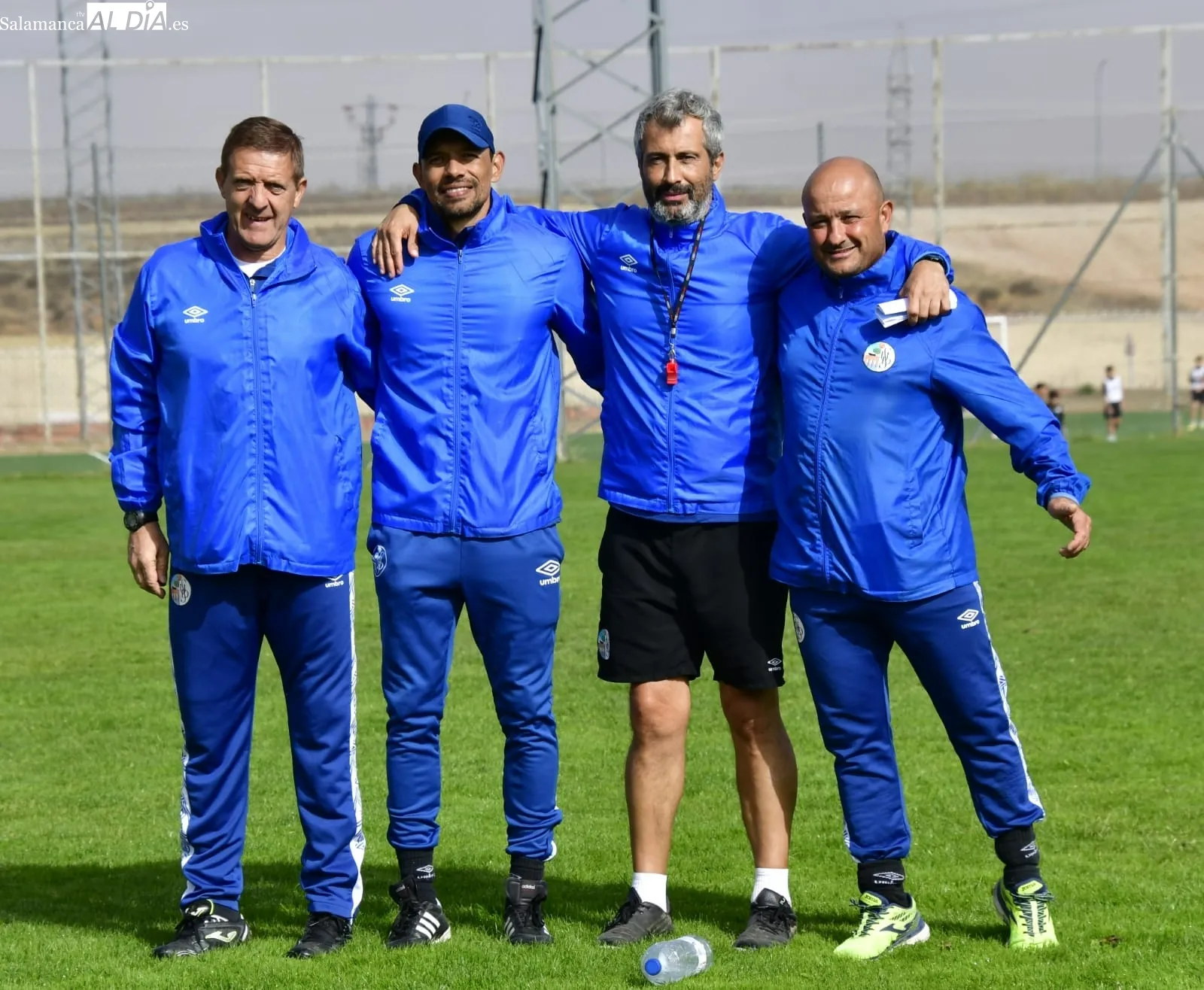 Foto 2 - El Salamanca UDS vuelve a entrenar en el Anexo... y Diego Benito sigue fuera: la rodilla del '10' no deja de dar guerra