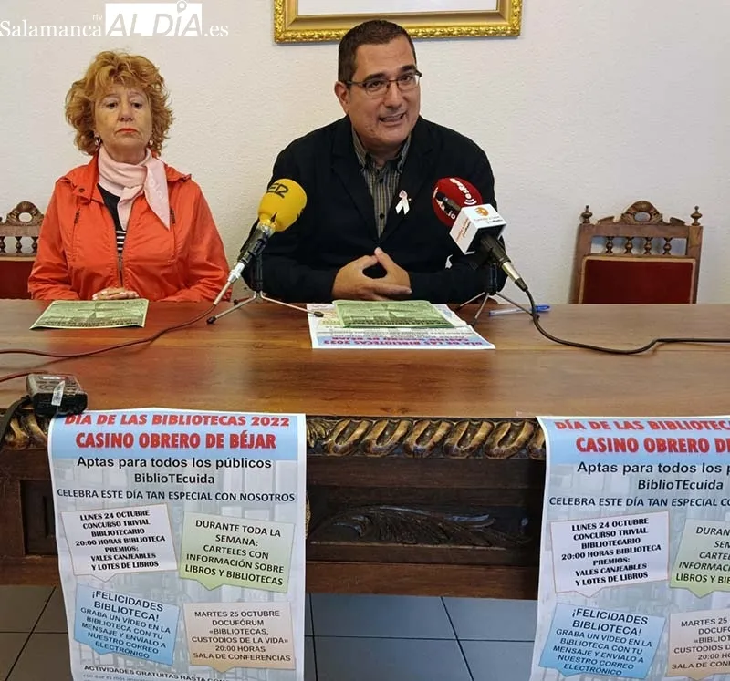 Foto 2 - El Casino Obrero de Bejar rinde honor a su biblioteca