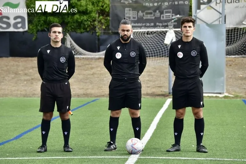 El fútbol salmantino guarda minutos de silencio por la muerte del histórico Neme / Fotos: RTV