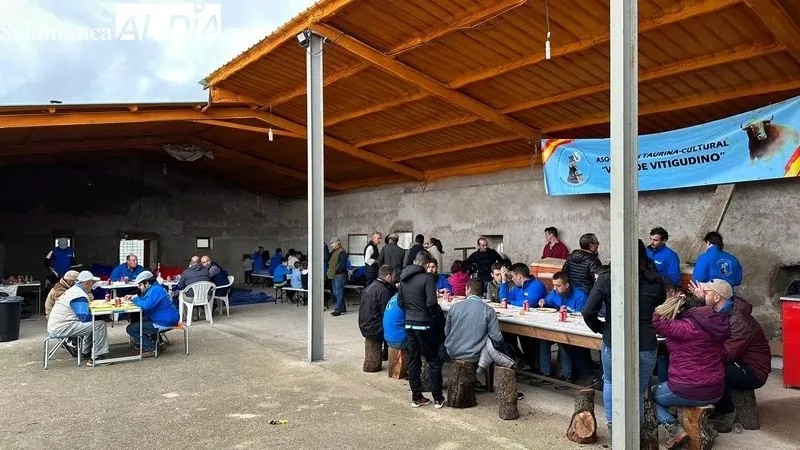 Los integrantes de la Asociación Cultural Taurina de Vitigudino vivieron su fiesta anual en Rollanejo 