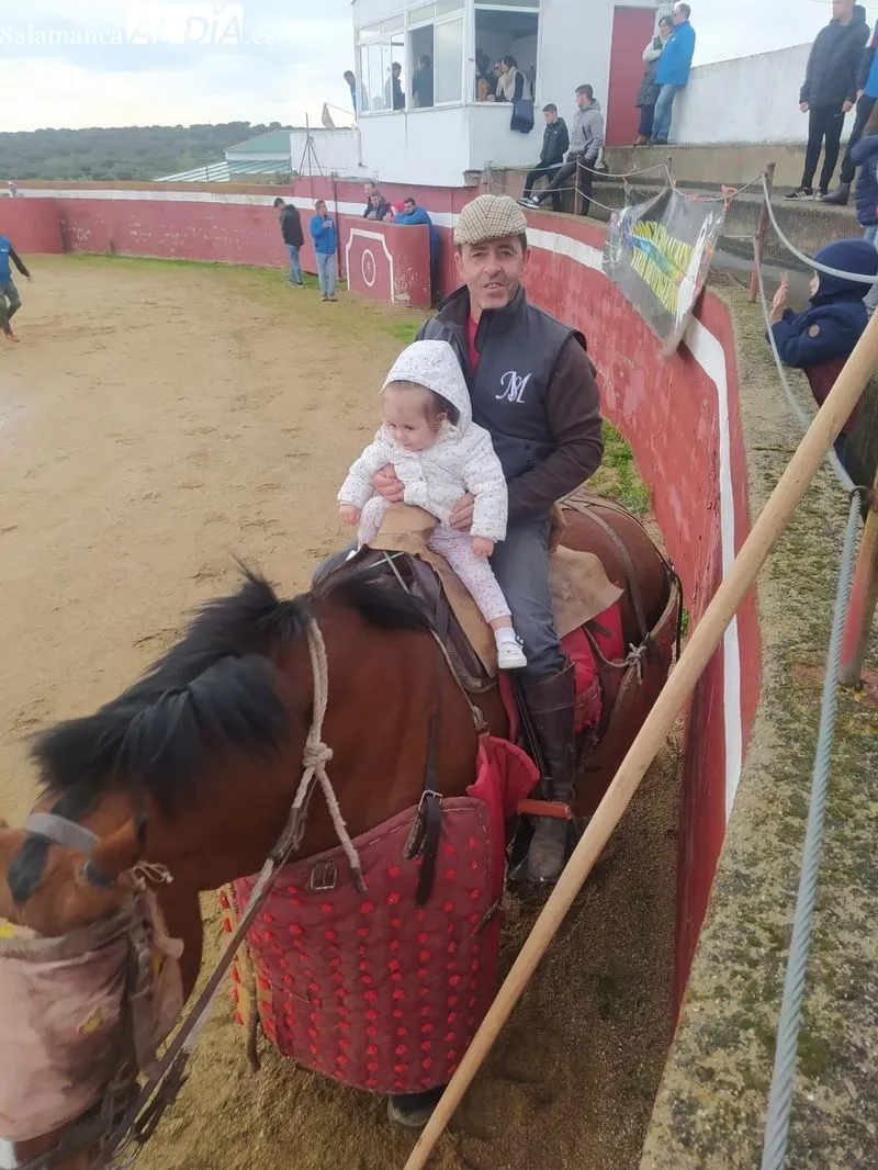 Los integrantes de la Asociación Cultural Taurina de Vitigudino vivieron su fiesta anual en Rollanejo 