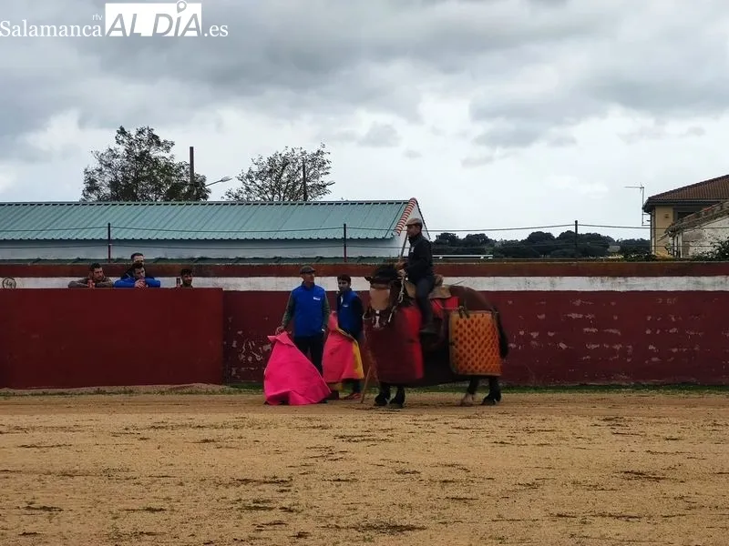 Los integrantes de la Asociación Cultural Taurina de Vitigudino vivieron su fiesta anual en Rollanejo 