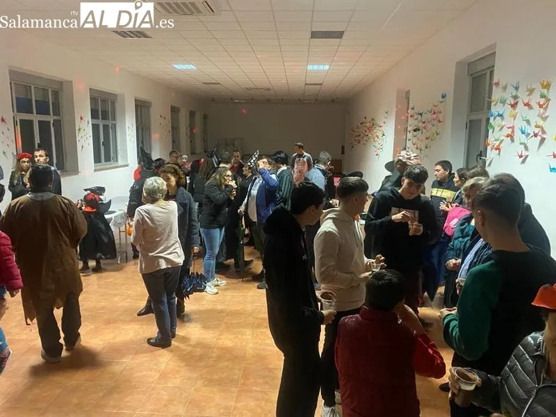 Foto 5 - En Mieza proponen &lsquo;truco o trato&rsquo; por las calles y acaban de la manera m&aacute;s dulce 