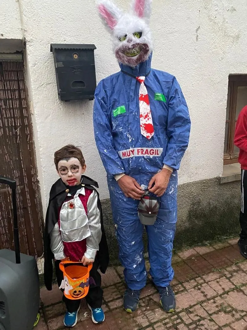 Foto 5 - Tarde de disfraces con &lsquo;truco y trato&rsquo; en Villarino para celebrar Halloween