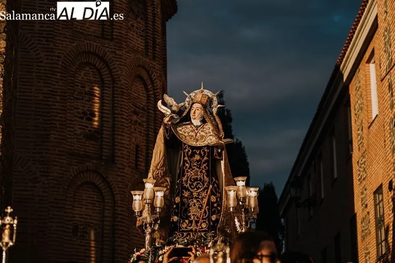 Procesión de la imagen de Santa Teresa de Jesús y del Santo Brazo. Fotos: Rubén Vicente García