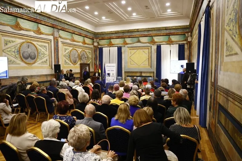 Celebración en la Hospedería Fonseca del 50 aniversario de la Asociación de Amas de Casa, Consumidores y Usuarios de Salamanca. Foto de David Sañudo
